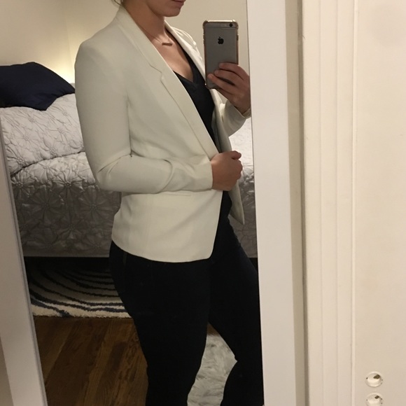 Size small white blazer - Picture 2 of 4
